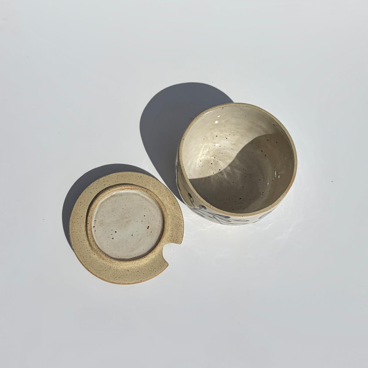 sugar bowl - honey pot