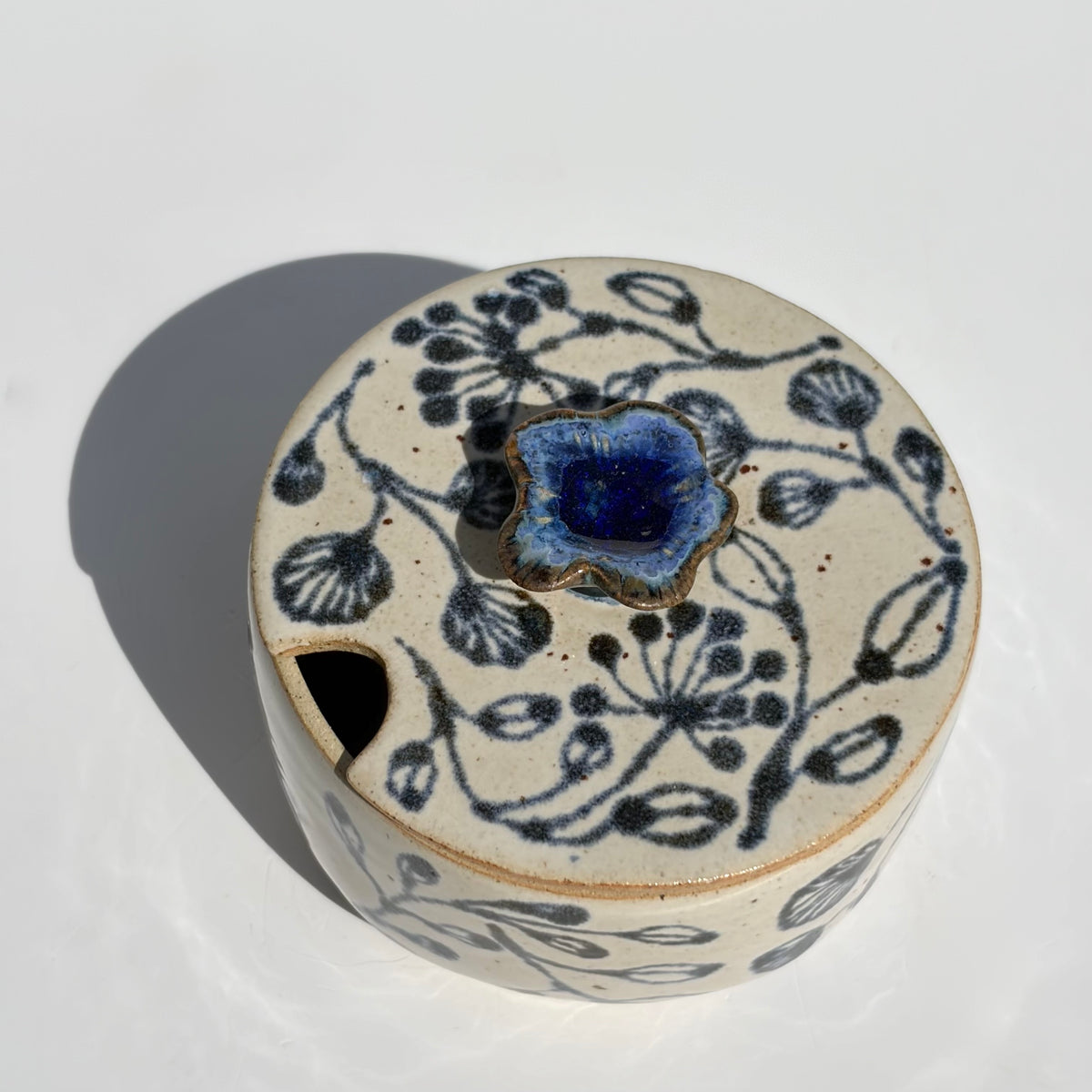 sugar bowl - honey pot
