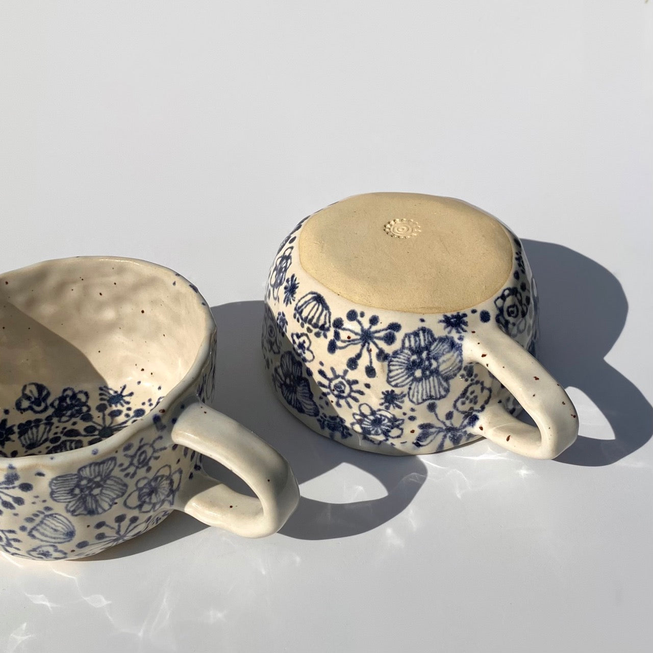 hrnek buclatý - cibuláček