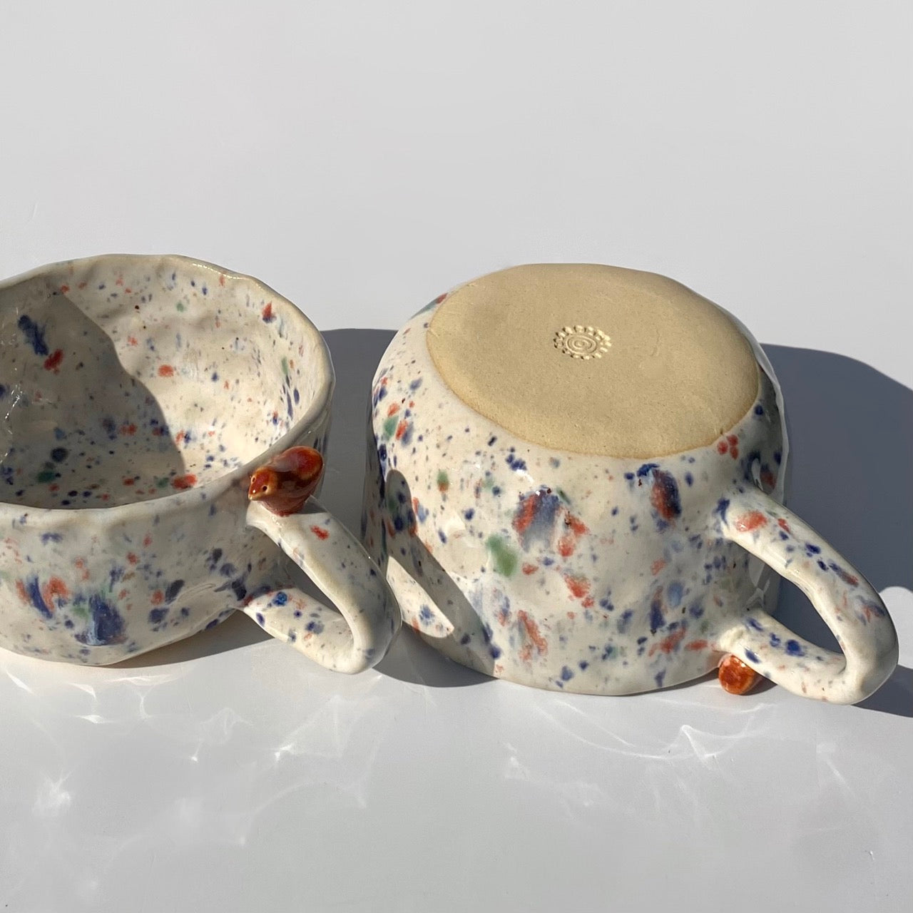 hrnek buclatý - ptáček