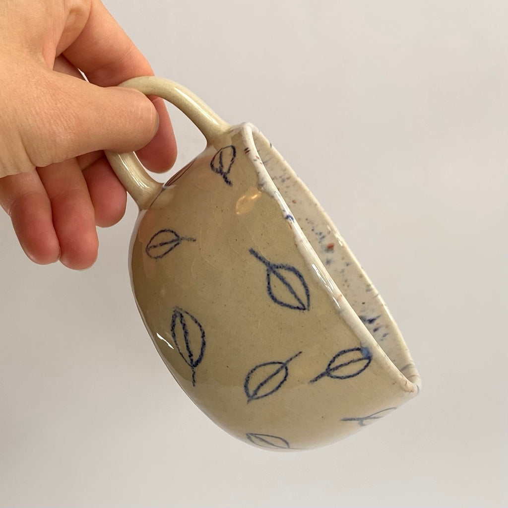 hrnek buclatý - lístek