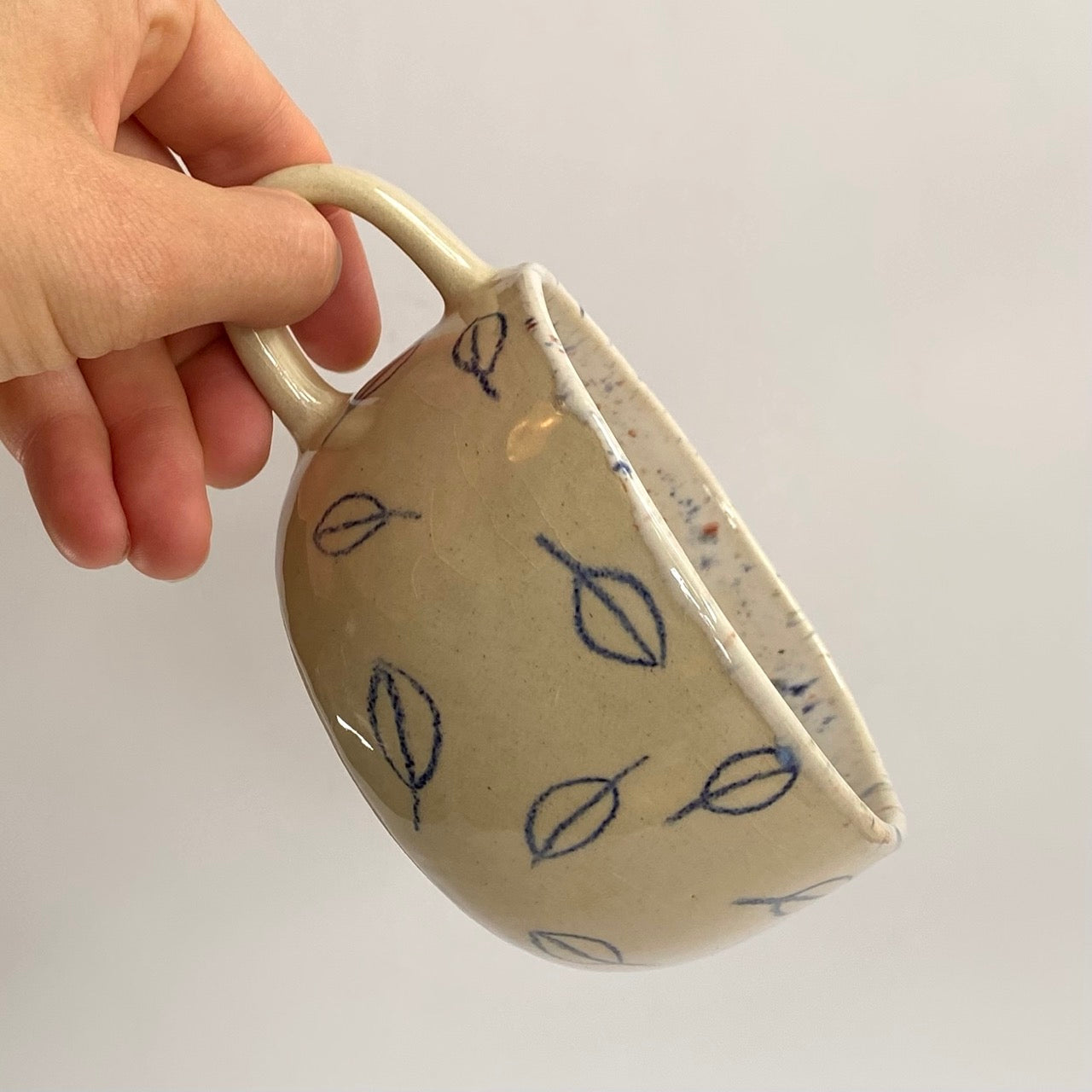 hrnek buclatý - lístek