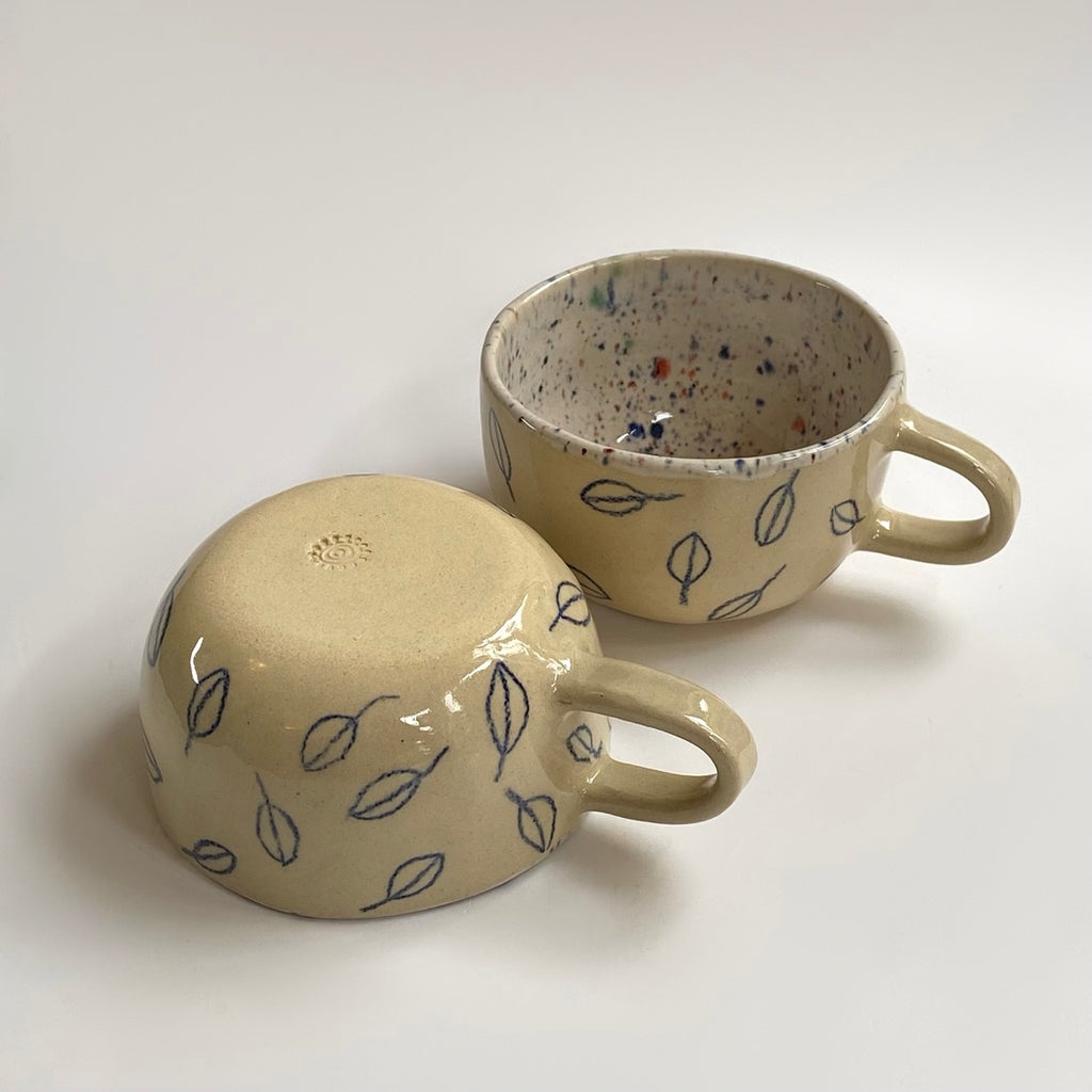 hrnek buclatý - lístek