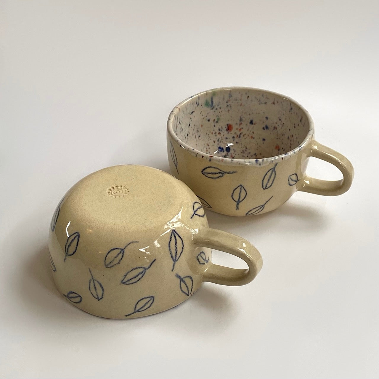 hrnek buclatý - lístek