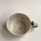 hrnek buclatý - proužek ptáček