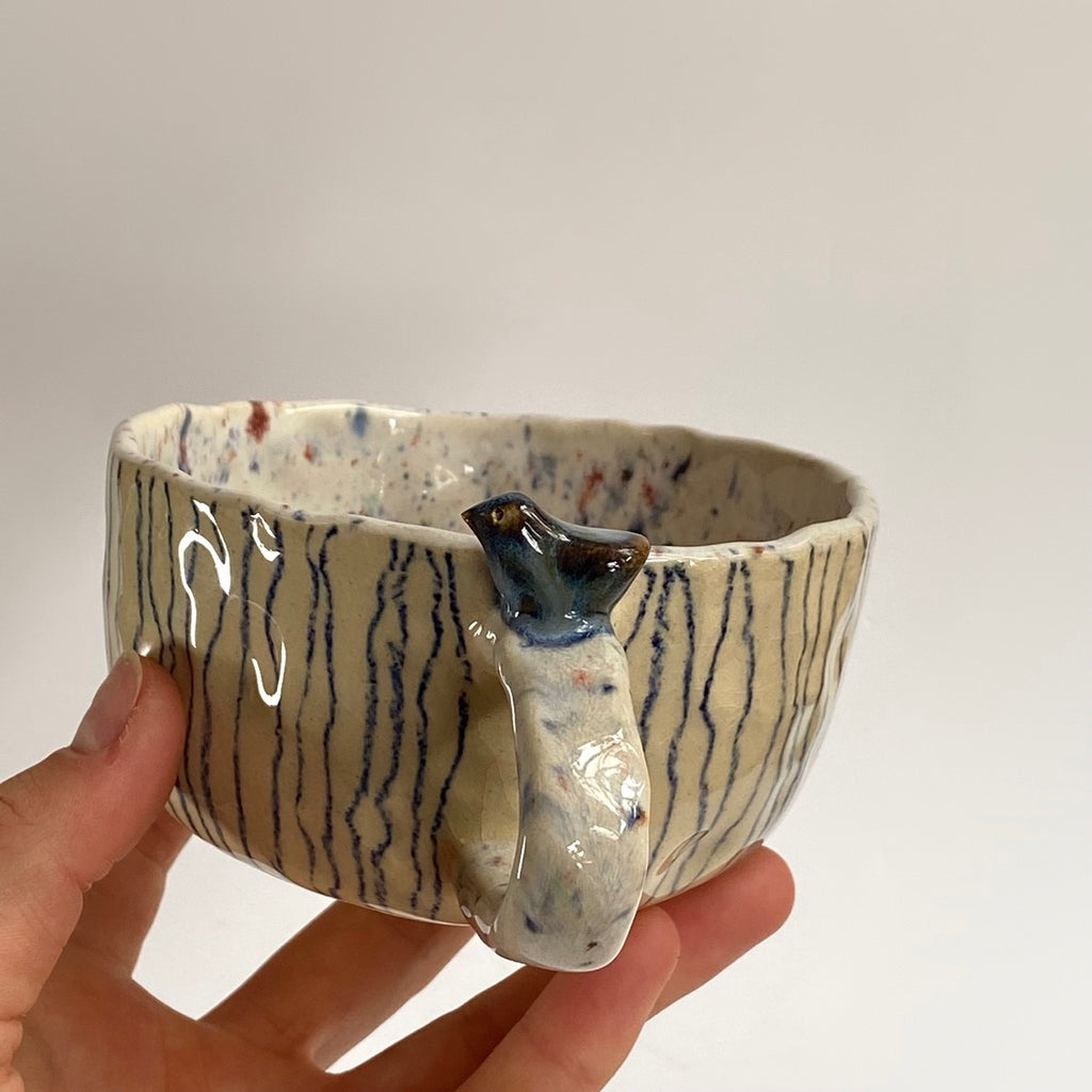 hrnek buclatý - proužek ptáček