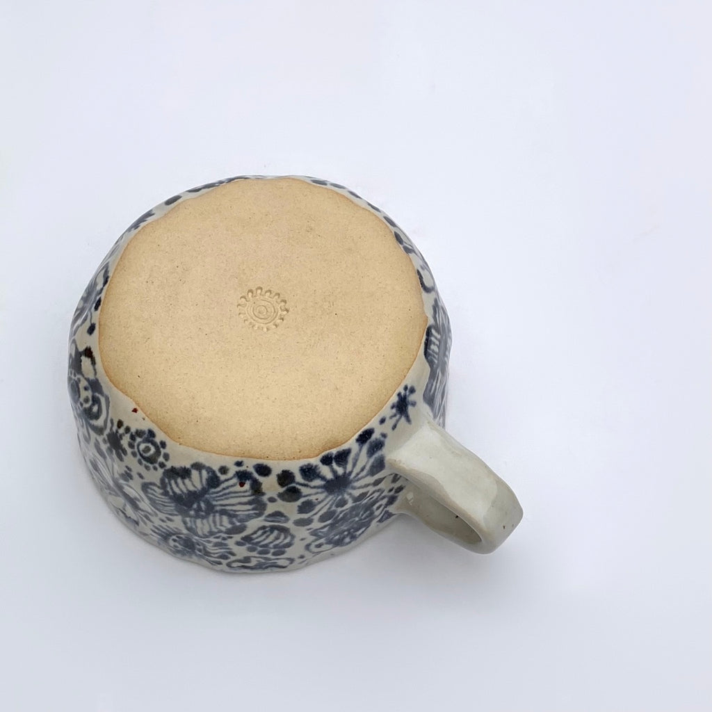 hrnek buclatý - deštivý cibuláček