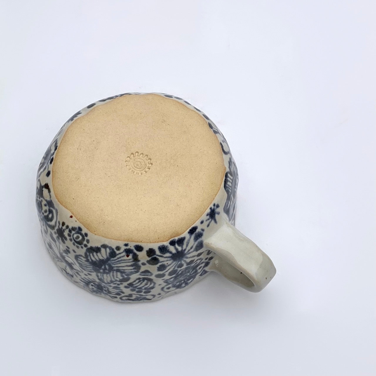 hrnek buclatý - deštivý cibuláček