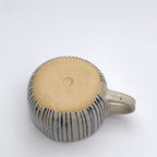 hrnek buclatý - deštivý proužek