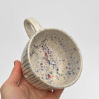 hrnek buclatý - deštivý proužek